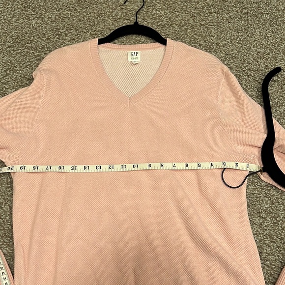 GAP Men’s V-Neck Sweater - Picture 8 of 8